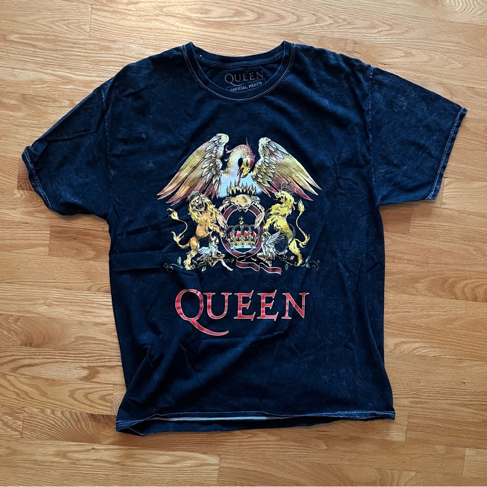 Urban Outfitters Queen Black Short Sleeve Graphic Tee